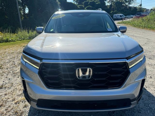 Used 2025 Silver Honda Touring image 2