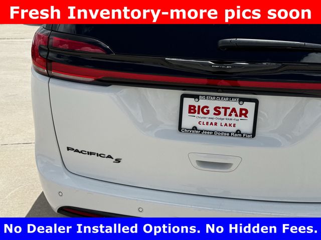 2025 Chrysler Pacifica Limited White at Mac Haik CDJR North Houston