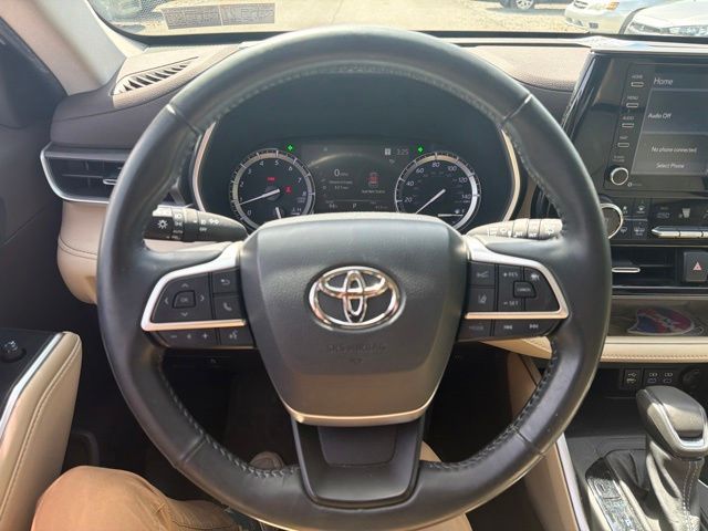 2022 Toyota Highlander XLE Off-white at Carlisle Cadillac Buick GMC