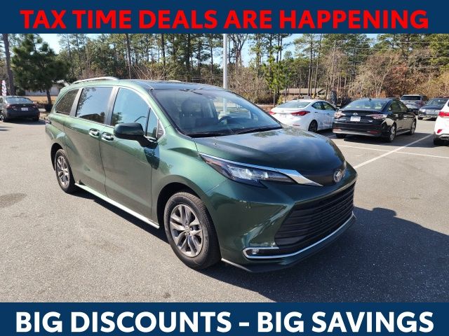 2024 Toyota Sienna XLE 7-Passenger FWD