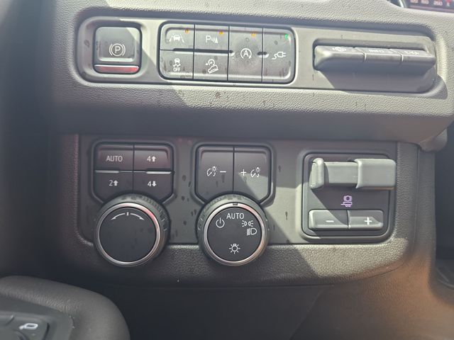Used 2021 Black Chevrolet High Country image 28