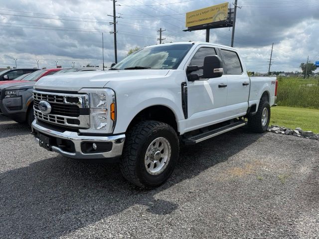Oxford White 2024 Ford F-250 Super Duty Pickup Truck Four-Wheel Drive Automatic