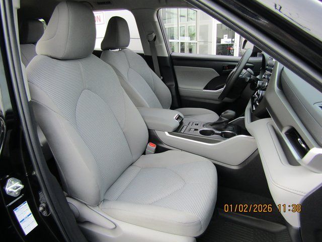 used 2022 Toyota Highlander car, priced at $21,999