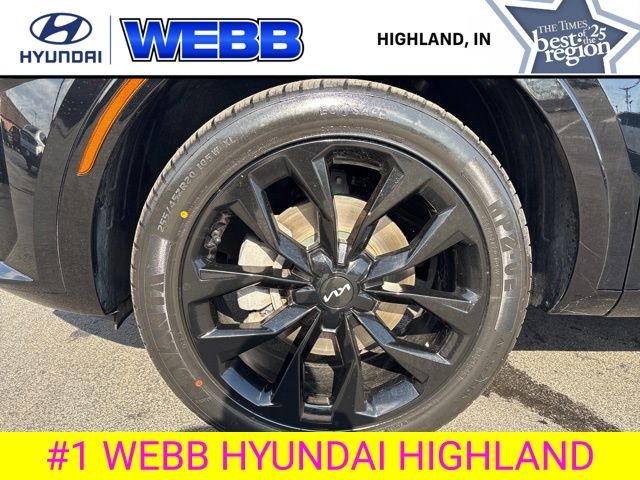 Used 2023 Black Kia SX-Prestige image 31