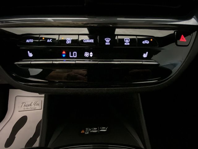 Used 2024 White Buick Avenir image 18