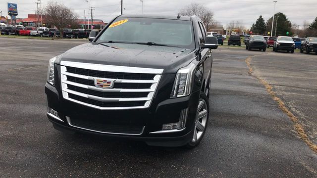 2017 Cadillac Escalade Luxury 3