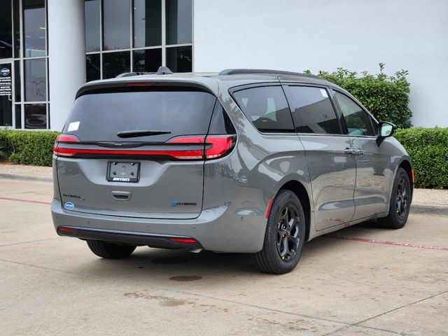 2025 Chrysler Pacifica Hybrid Select 4