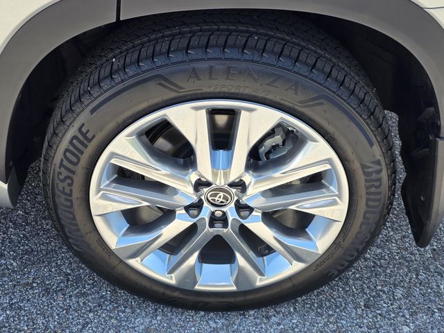 Used 2024 Toyota Highlander Hybrid SUV