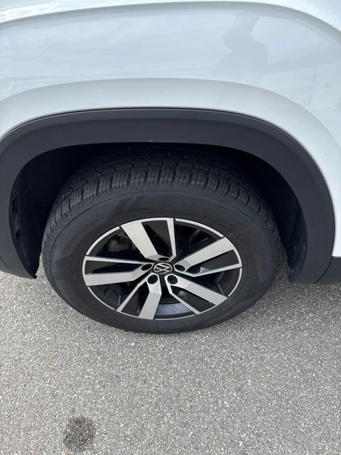 2023 Volkswagen Atlas 2.0T SE White at Sutliff Volkswagen
