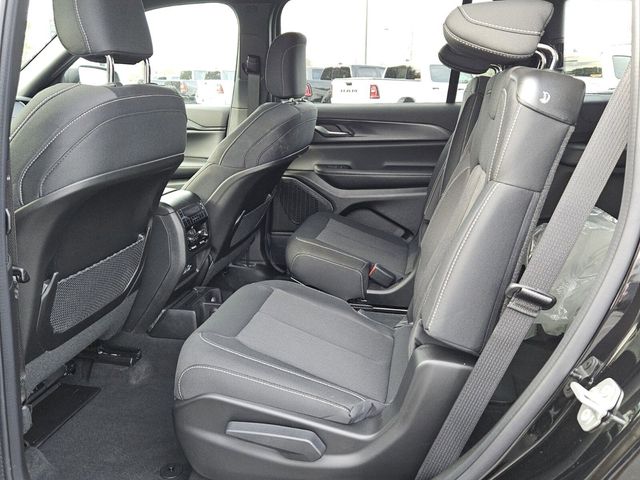 2026 Jeep Grand Cherokee L Laredo 4x4