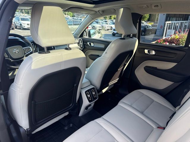Used 2024 Volvo XC40 SUV