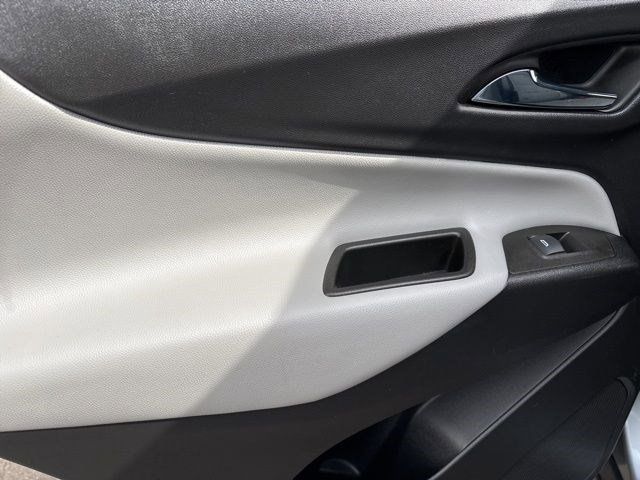 2023 Chevrolet Equinox LS photo