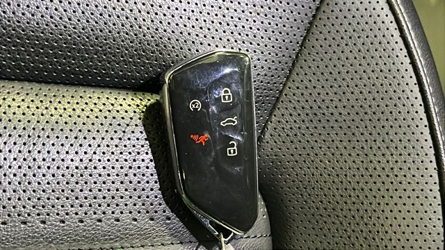 Used 2024 Deep Black Volkswagen 2.0T SEL R-Line image 41