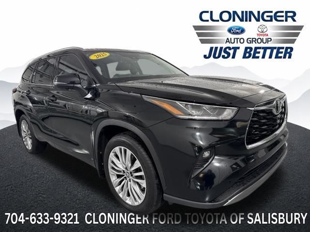 Midnight Black Metallic 2025 Toyota Highlander SUV / Crossover All-Wheel Drive 8-Speed Automatic