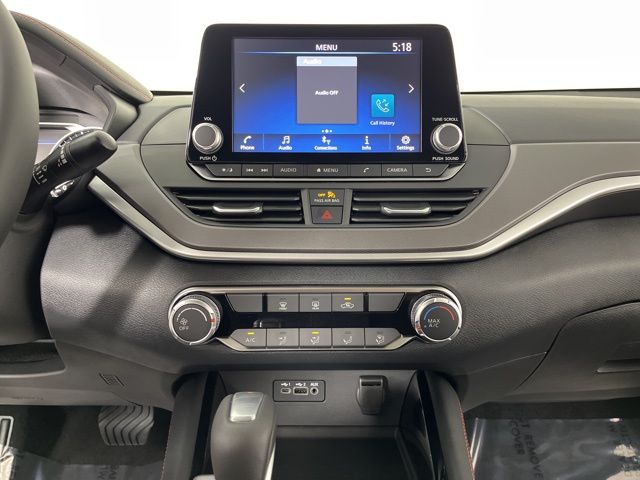2025 Super Black Clearcoat Nissan Altima 2.5 SR FWD Sedan