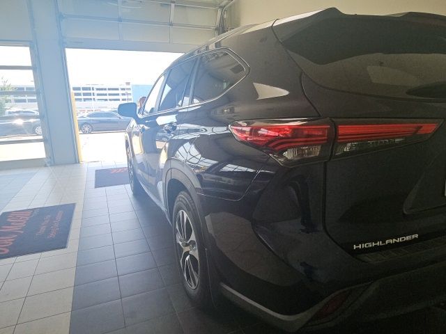 2023 Toyota Highlander Hybrid XLE  at Toyota of Victoria