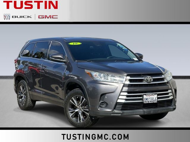 Predawn Gray Mica 2019 Toyota Highlander LE FWD SUV / Crossover Front-Wheel Drive 6-Speed Automatic