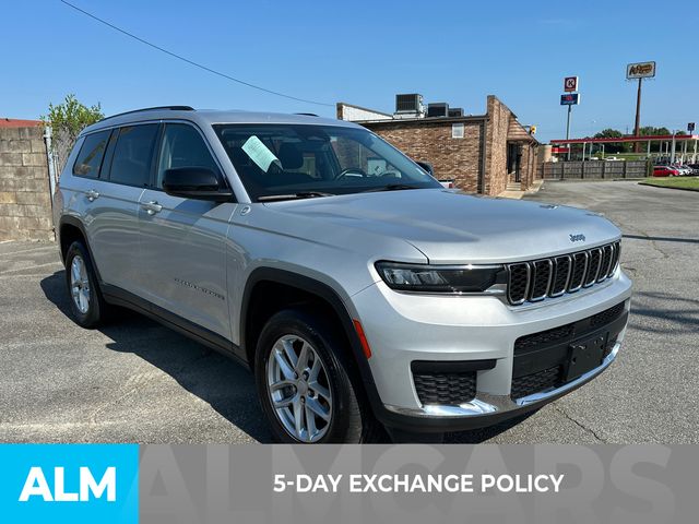 Used 2021 Silver Jeep Laredo image 3