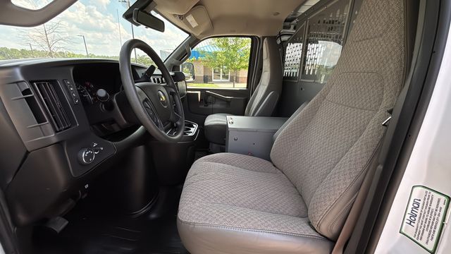 Used 2025 White Chevrolet Work Van image 18