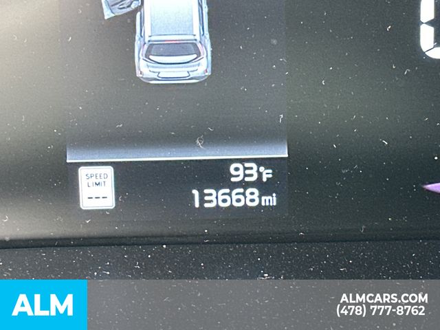Used 2025 White Kia  image 32