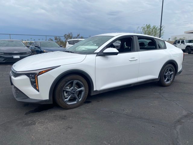 230072025 Kia K4 LXS