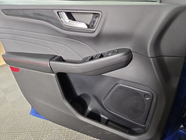 2023 Ford Escape ST-Line photo