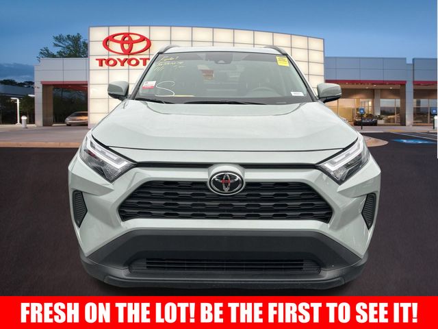 2022 Toyota RAV4 XLE 2