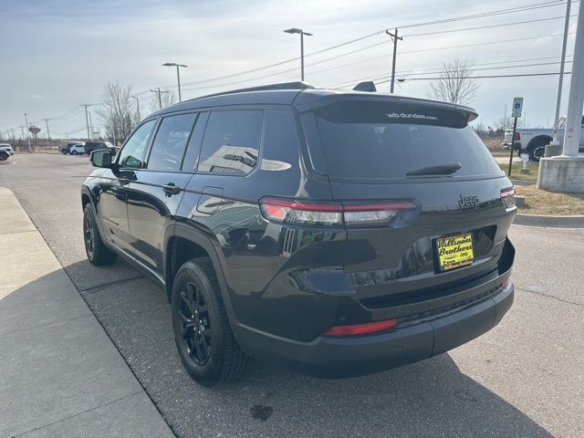 2024 Jeep Grand Cherokee L Altitude - Diamond Black Crystal Pearlcoat exterior view 7