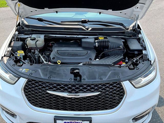 Used 2024 Chrysler Pacifica Van