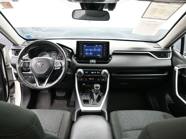 2021 Toyota RAV4 XLE 28