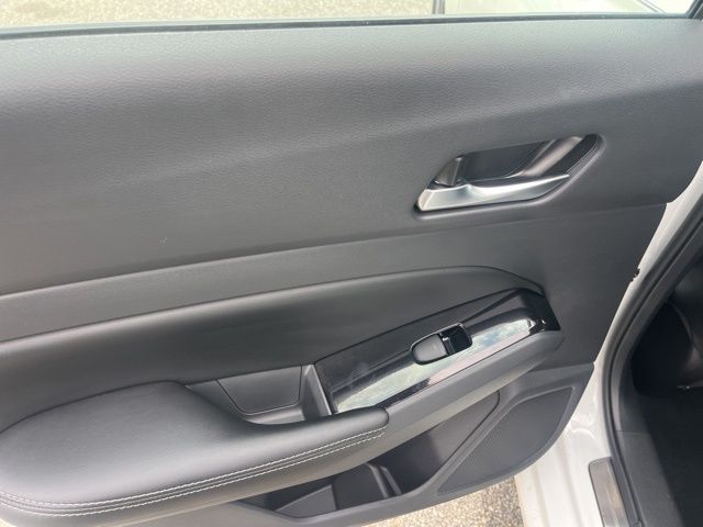 New 2025 White Nissan 2.5 SL image 29