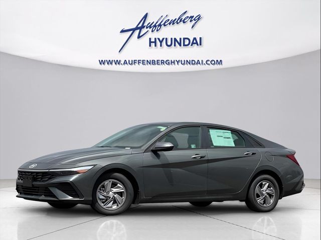 2025 Hyundai Elantra SE FWD