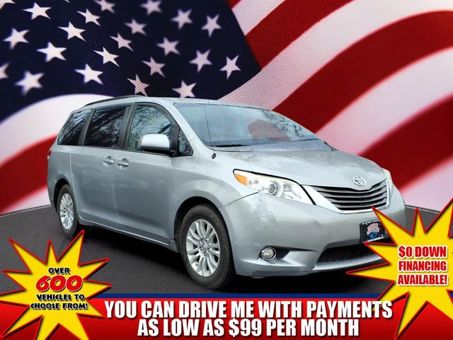 2014 Toyota Sienna XLE 7-Passenger Auto Access Seat