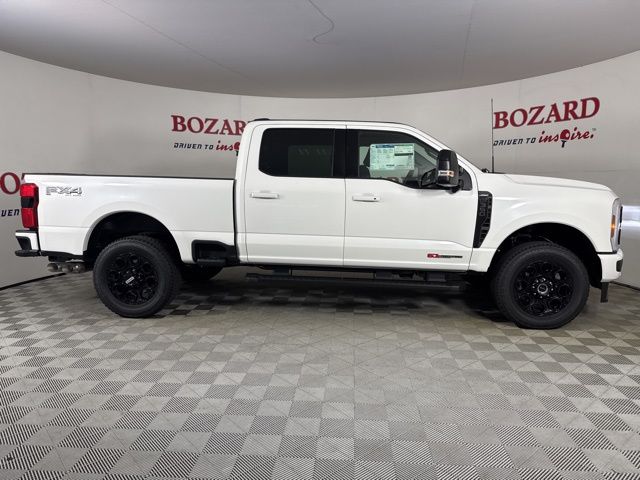 2025 Star White Metallic Tri-Coat Ford Super Duty F-350 SRW Lariat 4X4 Truck