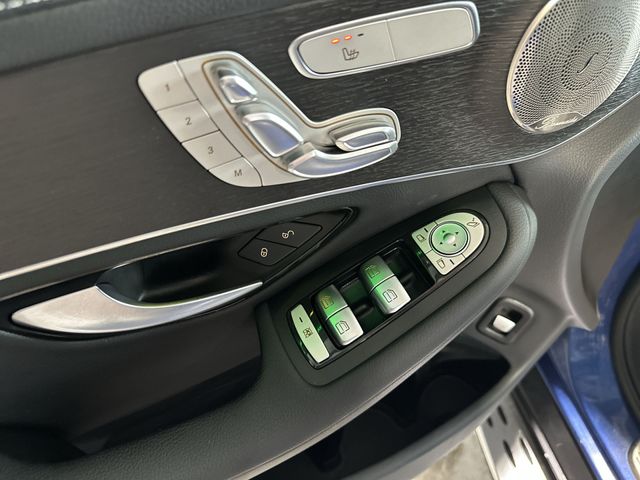 Certified Used 2023  Mercedes-Benz GLC 300 Coupe image 17