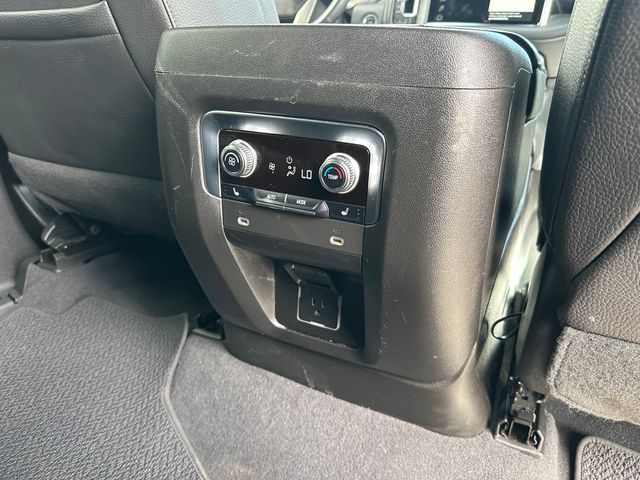 2023 GMC Yukon Denali photo
