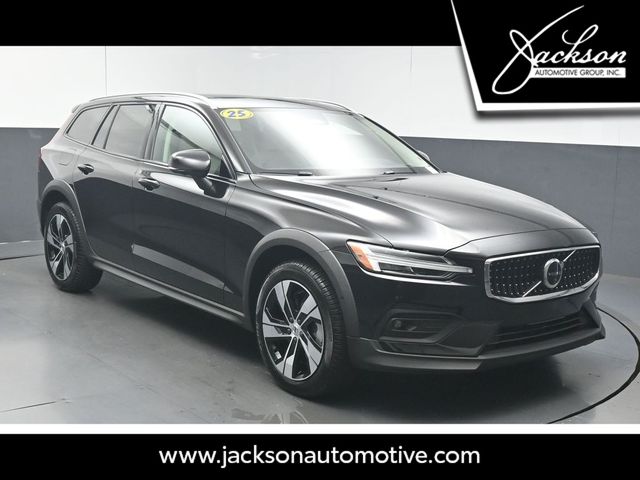 2025 Volvo V60 Cross Country B5 Plus AWD