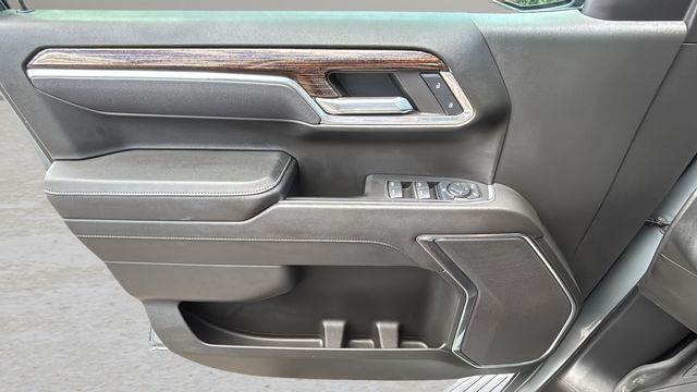 Used 2024 Silver GMC Elevation image 17