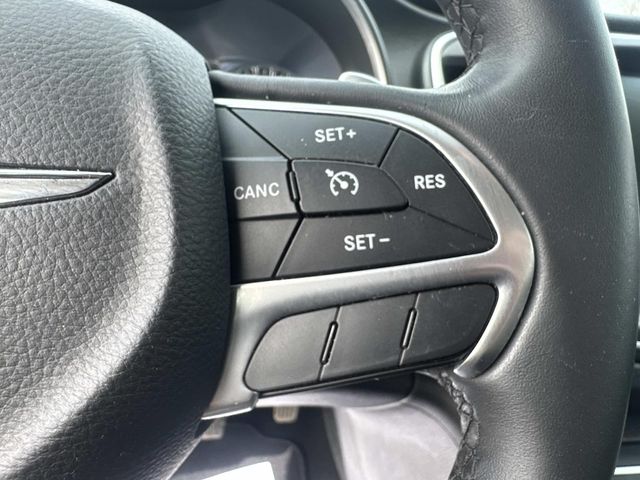 2015 Chrysler 200 - Image 13
