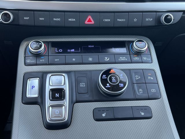 Used 2025 White Hyundai SEL image 23