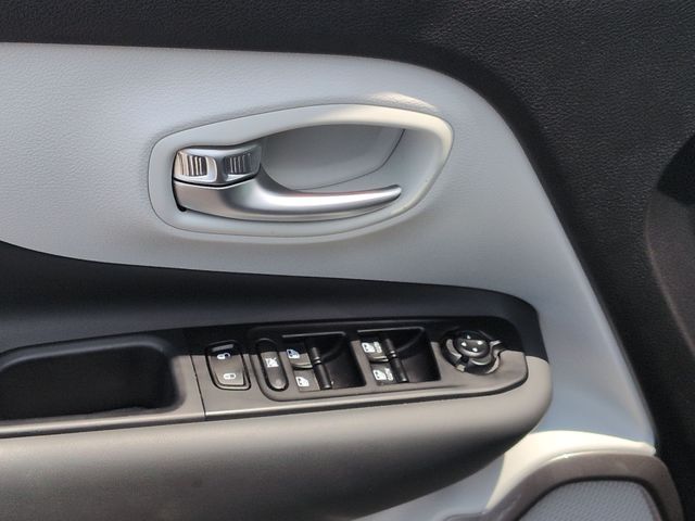 Used 2022 Gray Jeep Limited image 13