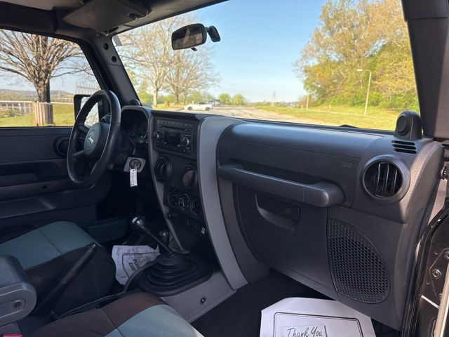 Used 2008 Black Jeep X image 12