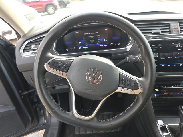 2024 Volkswagen Tiguan 2.0T SE - Pure White exterior view 14