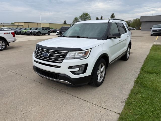 Oxford White 2017 Ford Explorer XLT AWD SUV / Crossover All-Wheel Drive 6-Speed Automatic