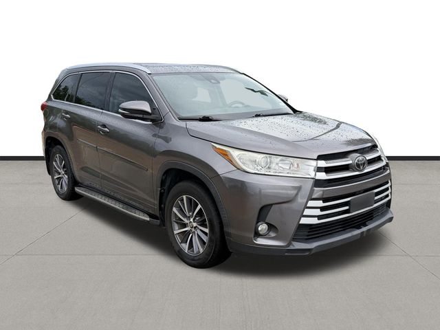 2017 Toyota Highlander XLE Gray at Autostrade