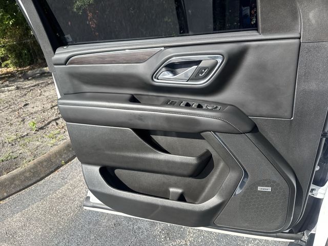 Used 2023 White Chevrolet Z71 image 29