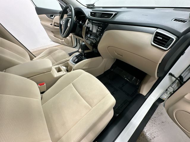2016 Nissan Rogue SV White at Rafferty Subaru