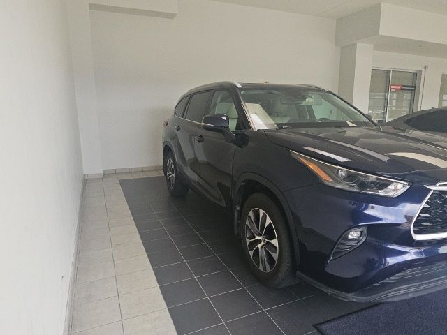 2023 Toyota Highlander Hybrid XLE  at Toyota of Victoria
