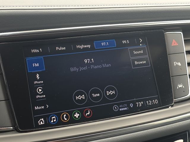 2023 Buick Enclave Essence:C02678