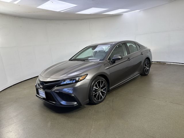 2021 Toyota Camry Hybrid SE photo